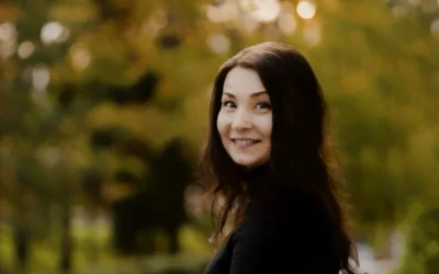 Sara Saarela on joutunut kuulemaan, mitä nainen saa Jumalan kentällä olla ja mitä ei – Kivuista syntyi kirja